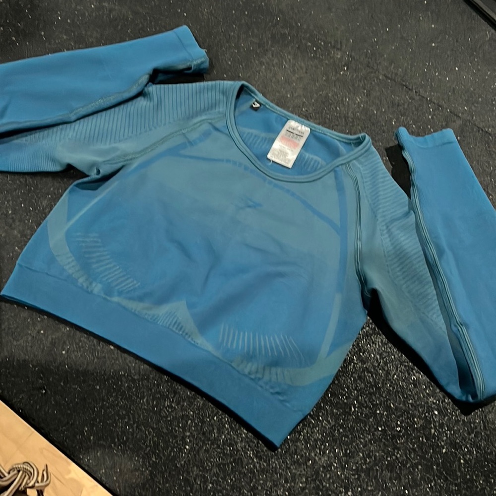 Gymshark geo ombré blue long sleeve crop top size Medium